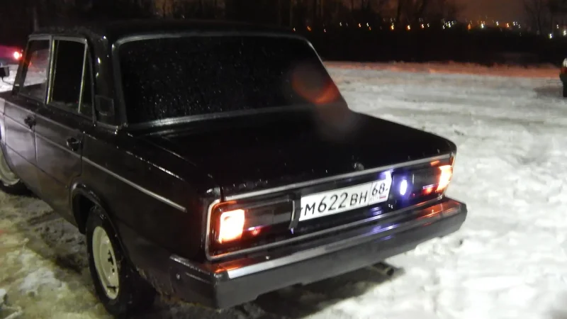 ВАЗ 2106 чёрная тонированная зимой