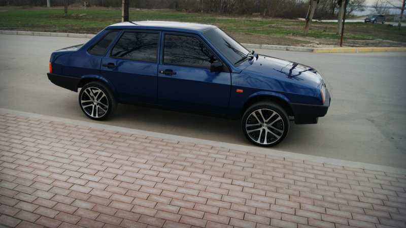 ВАЗ 21099 на камриках р15