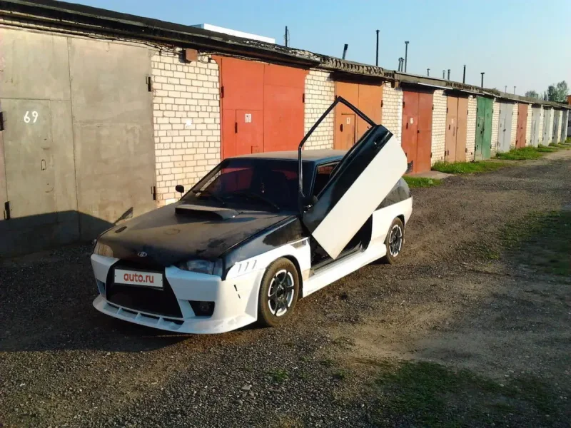 ВАЗ 2108 чёрный белый