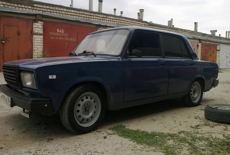 ВАЗ 2107 на штампах r14