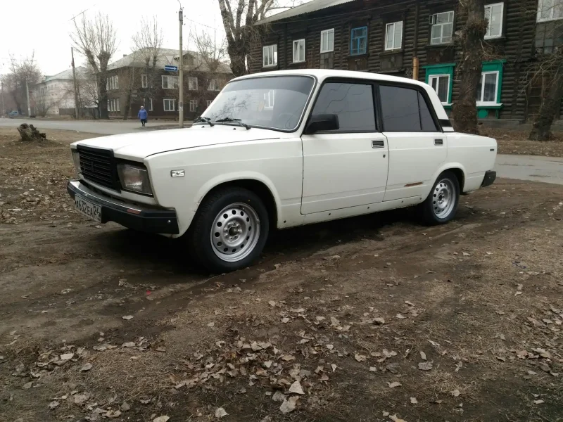 Лада 2107 белая
