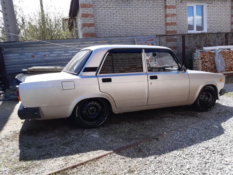ВАЗ 2107 на штампах r16