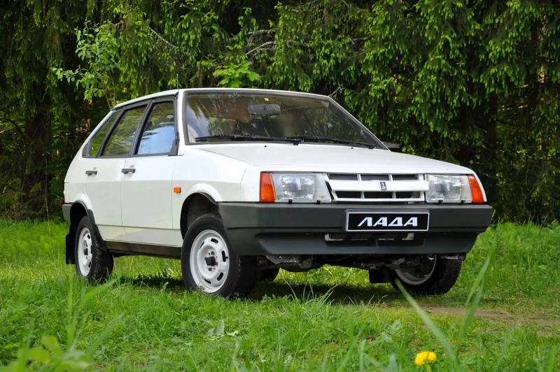 Lada Спутник 2109