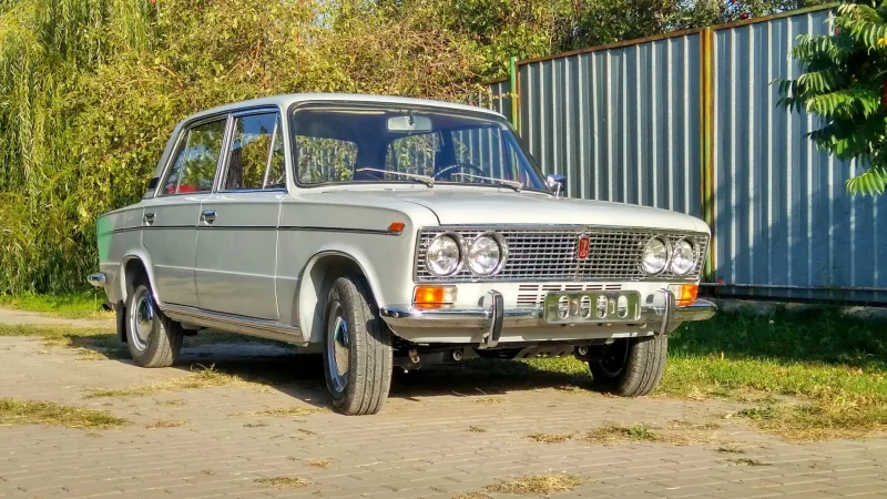 ВАЗ 2106 белая сбоку