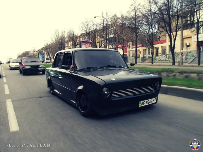 ВАЗ 2101 черная тонированная
