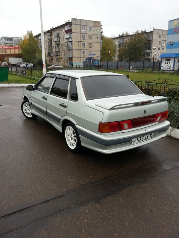 ВАЗ 2115 белая на литье