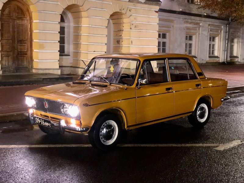 Lada ВАЗ 2103 седан желтый