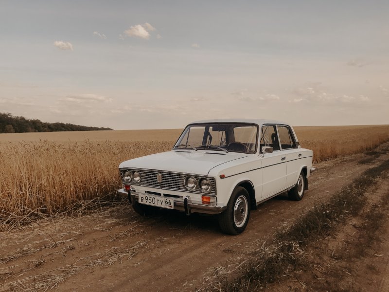 Lada 2103 белая