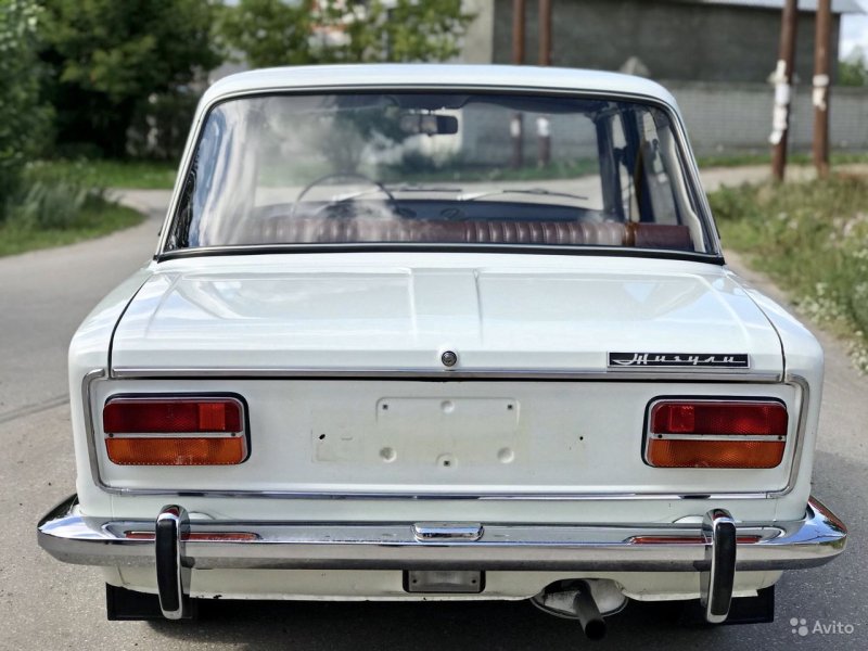 ВАЗ 2103 белая зад