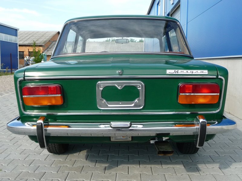 ВАЗ 2103 сзади