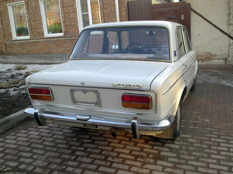 ВАЗ 2103 белая