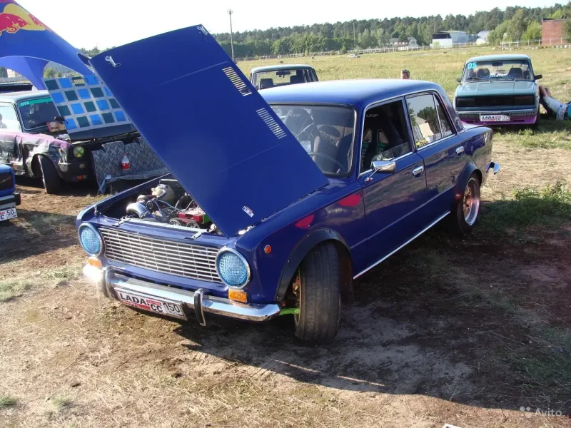 Синяя ВАЗ 2101 16v