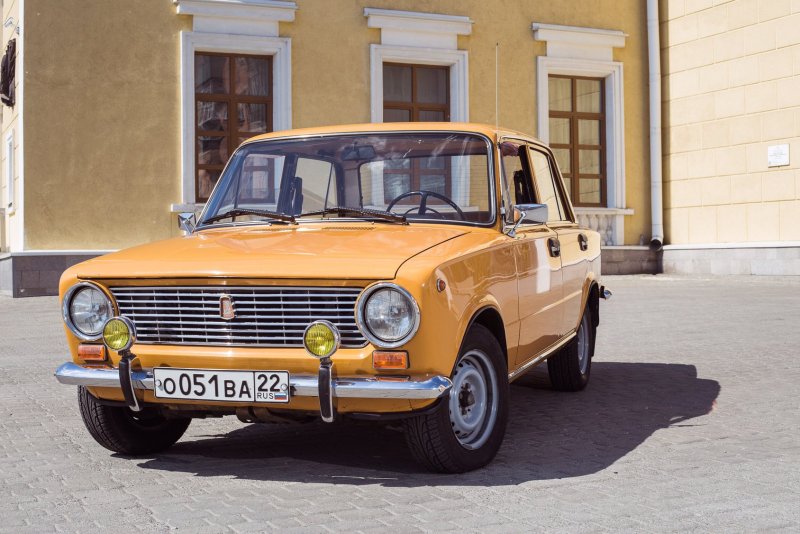 Lada 21011