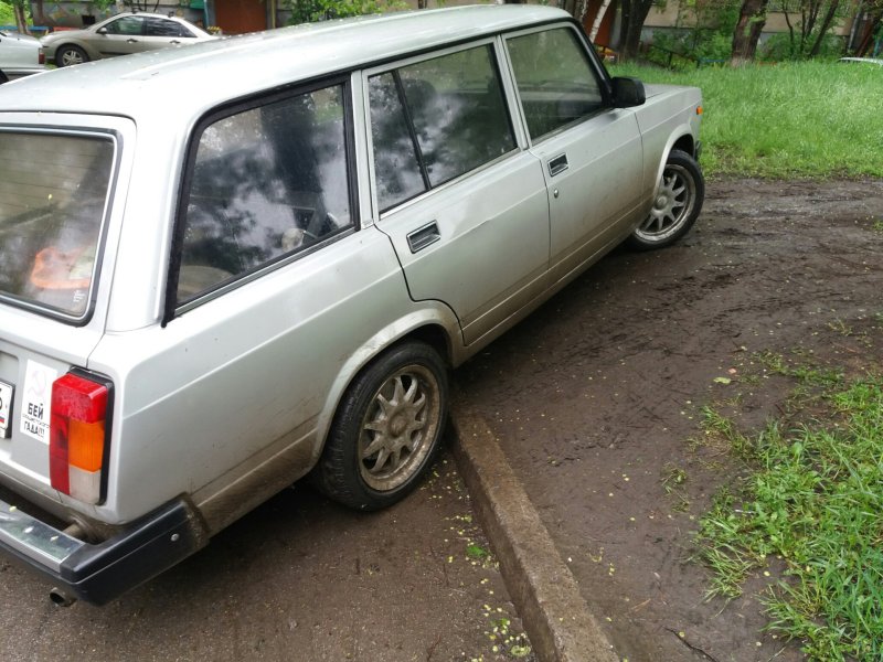 Лада 2104 серебристая