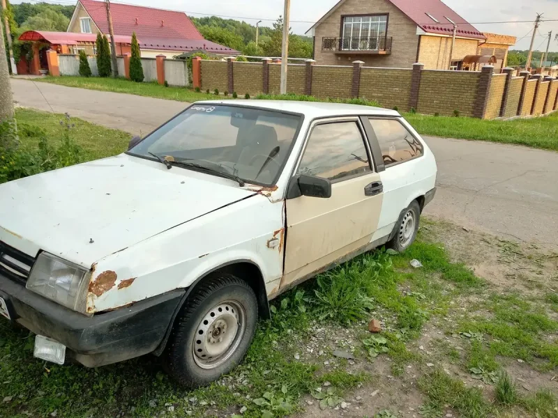 ВАЗ 2108 белого цвета