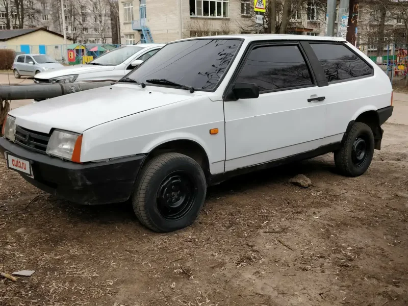 Белый ВАЗ 2108 комфорт