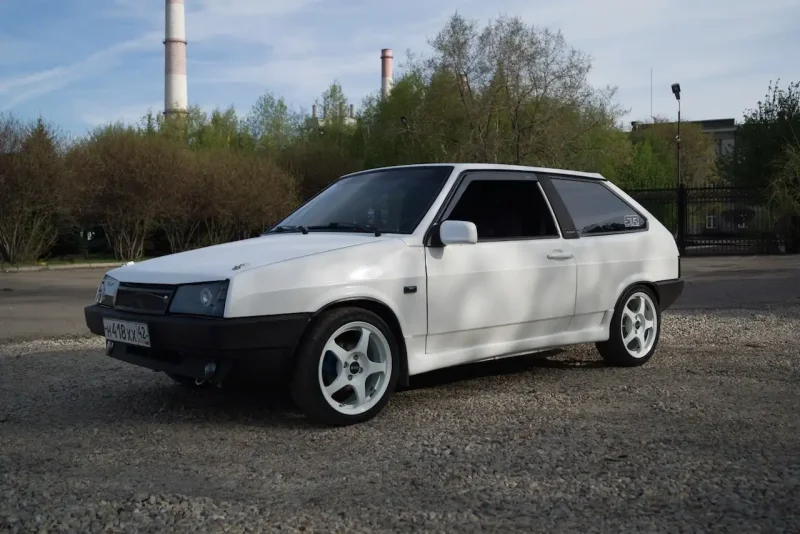 Белая ВАЗ 2108 белая