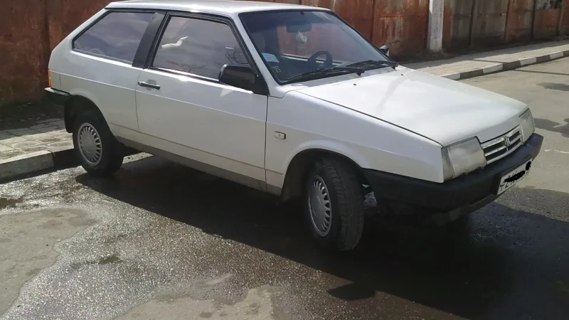 ВАЗ 2108 белого цвета