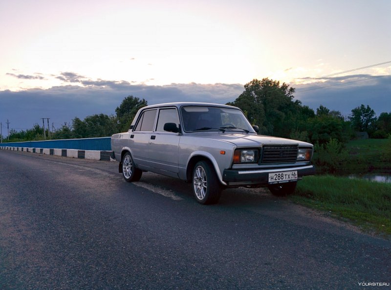 ВАЗ 2107 серебряная