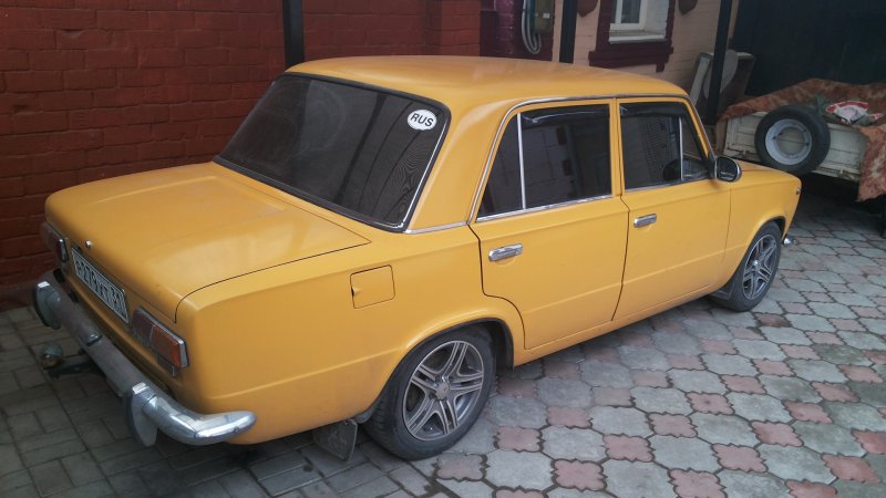 ВАЗ 2101 желтая тонированная