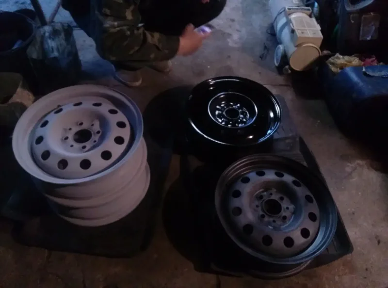 ВАЗ 2107 на штампах r14