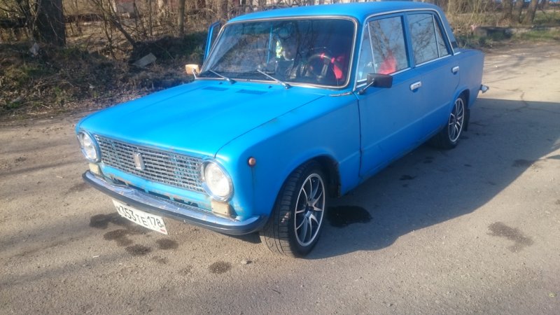 Синяя ВАЗ 2101 16v