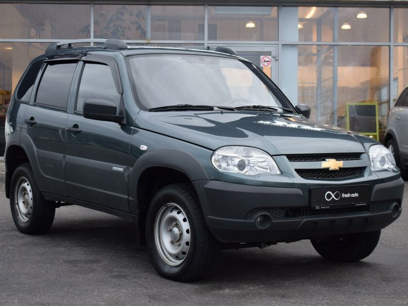 Chevrolet Niva 2123 серый