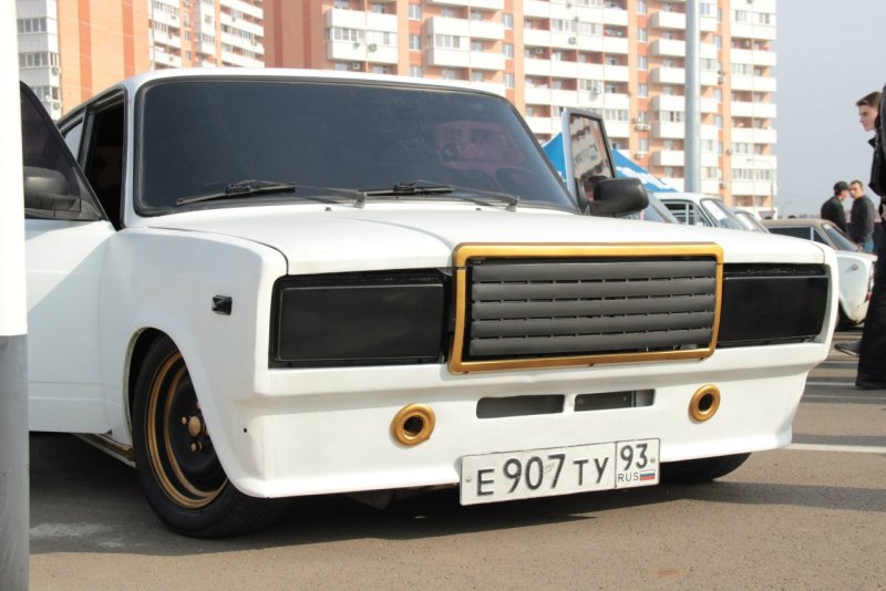 ВАЗ 2107 зеленая заниженная