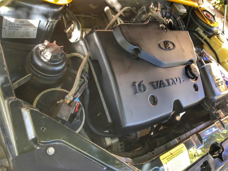 ВАЗ 2110 снизу подкапотка