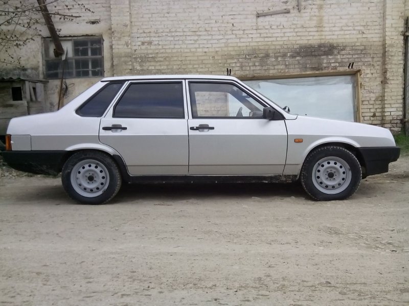 ВАЗ 99 серебристая