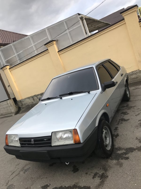 Lada 21099 серебристая