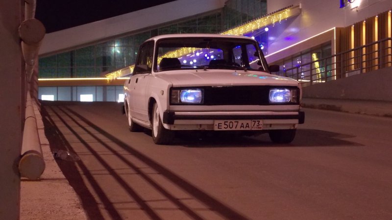 ВАЗ 2105 белая ночь