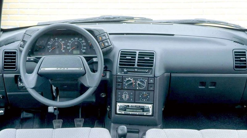 ВАЗ 2112 2006 салон