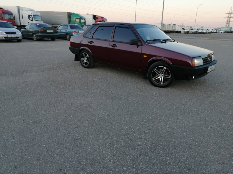 ВАЗ 21099 бордовая