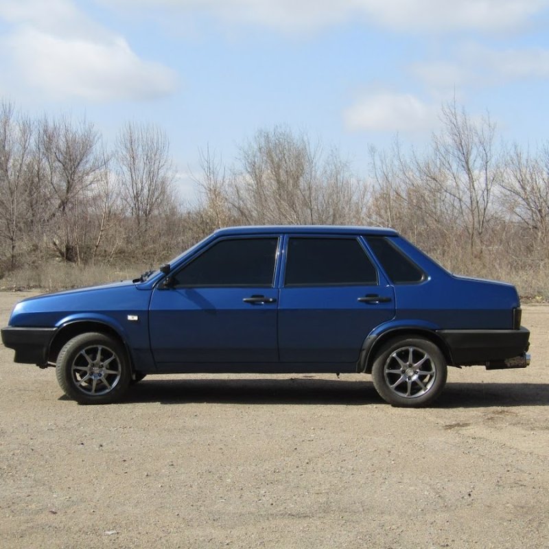 ВАЗ 21099 зеленая r15