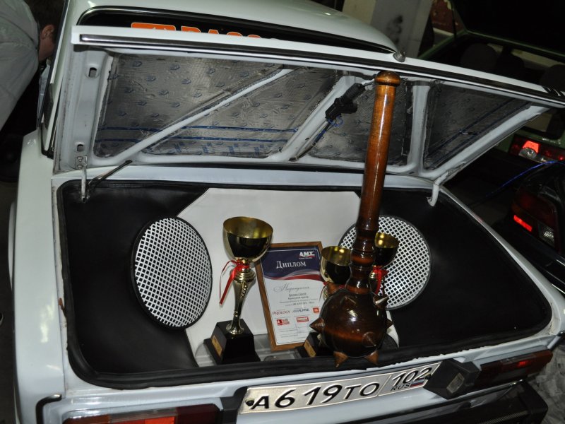 ВАЗ 2107 белая автозвук