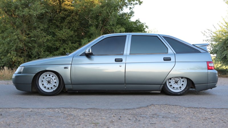 ВАЗ 2112 сбоку