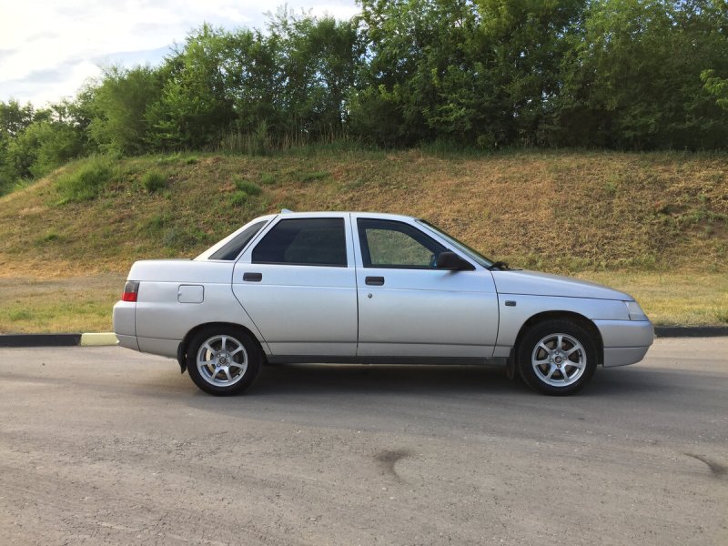 ВАЗ 2110 сбоку