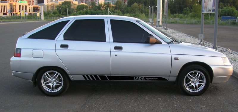 ВАЗ 2112 серебристый сбоку