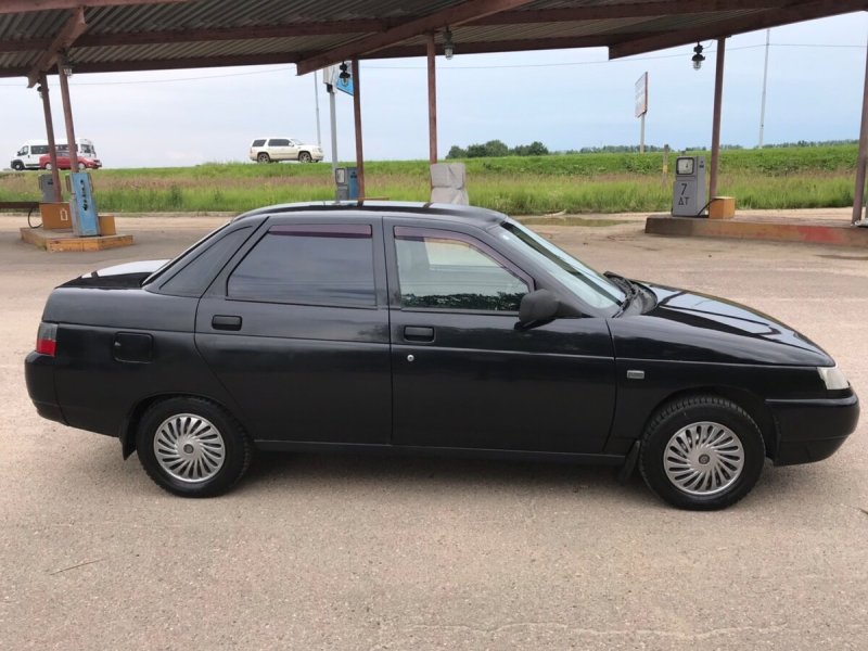 ВАЗ 2110 серебристая сбоку