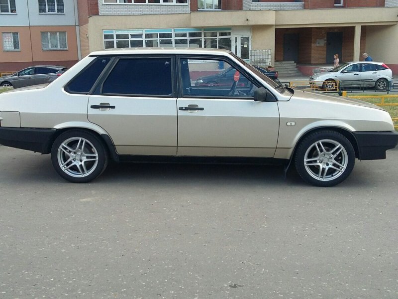 ВАЗ 2109 бежевая