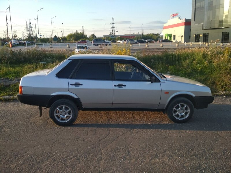 ВАЗ 21099 золотистая