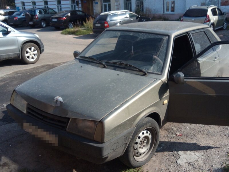 ВАЗ 21099 серебристая