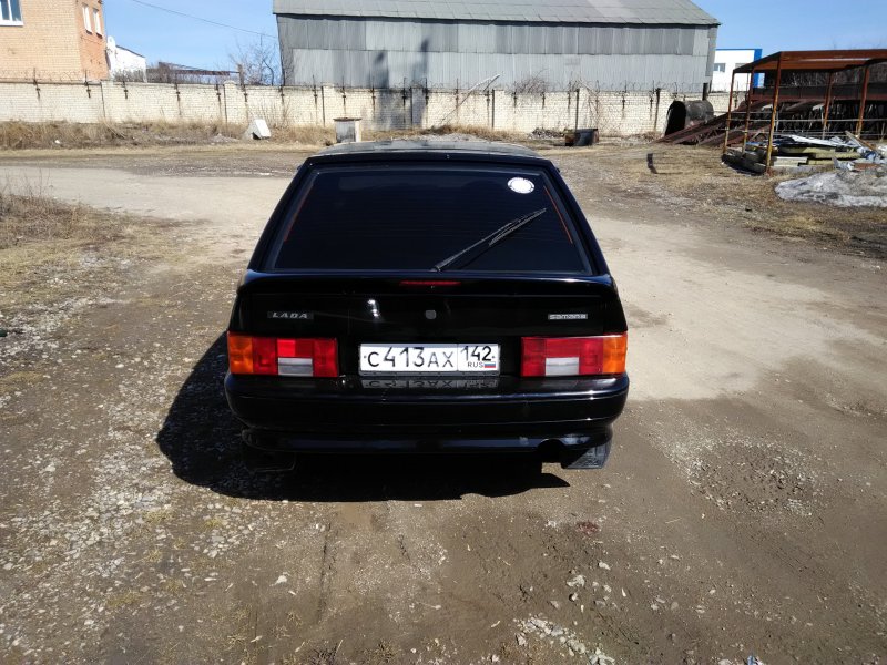 Лада 2114 черная вид сзади