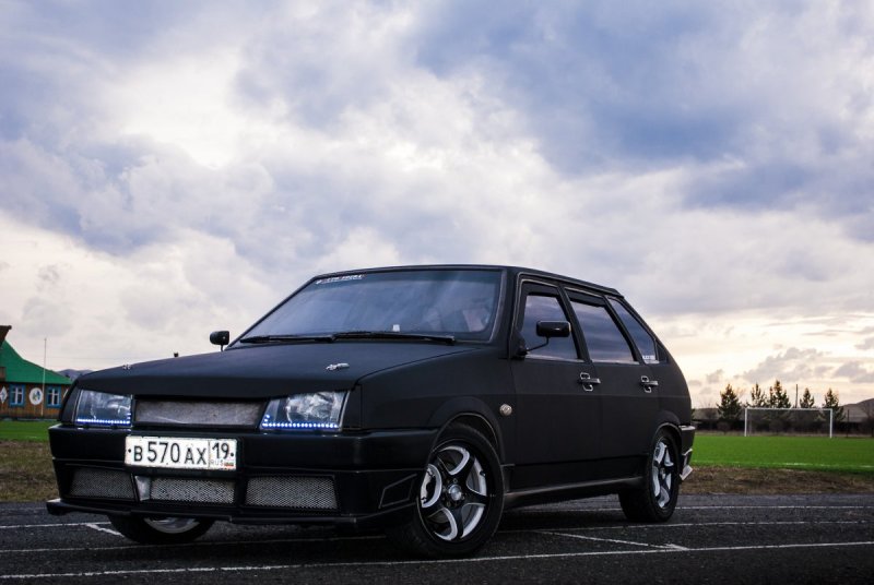 ВАЗ 2109 черная