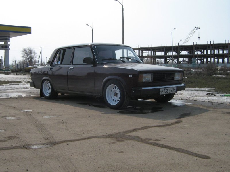 ВАЗ 2105 на разварках r13