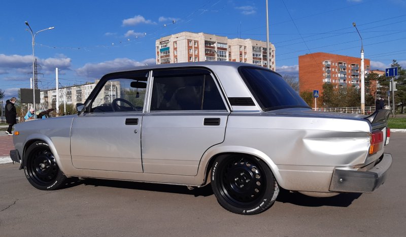 ВАЗ 2107 на штампах r13