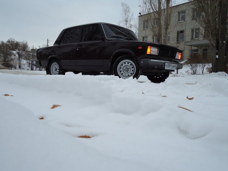 ВАЗ 2107 на штампах r15