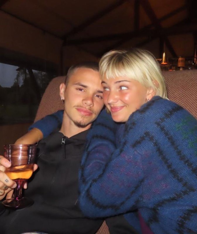 Фотосессия девушка и Лада Калина