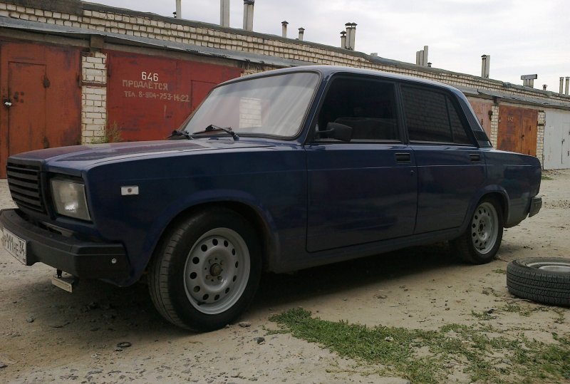 ВАЗ 2107 на штампах r14